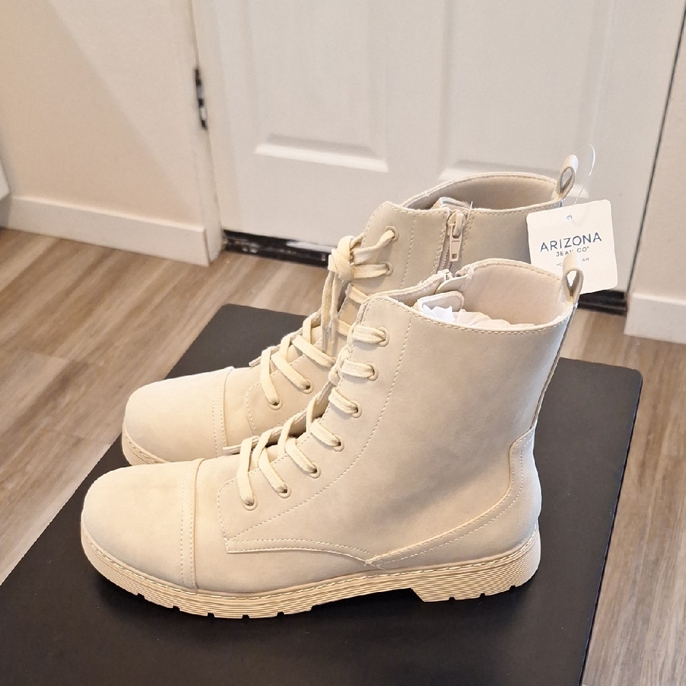 Arizona Jean Company Women's Beige Lace-Up Boots